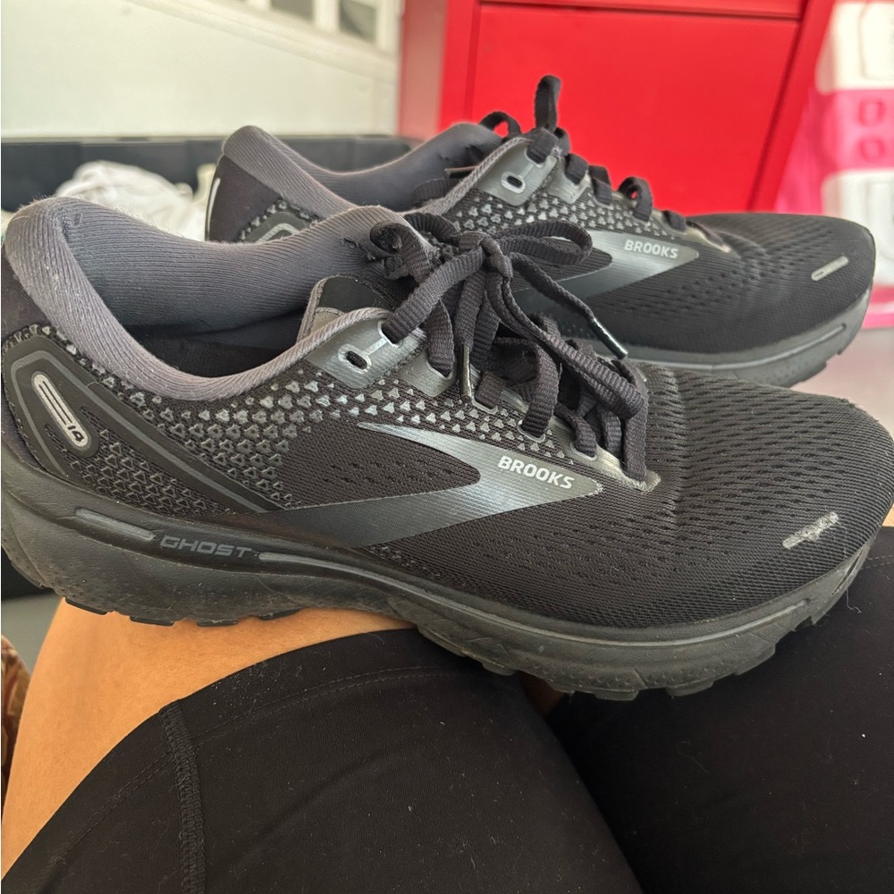 Brooks Women's Black and Gray Athletic Shoes